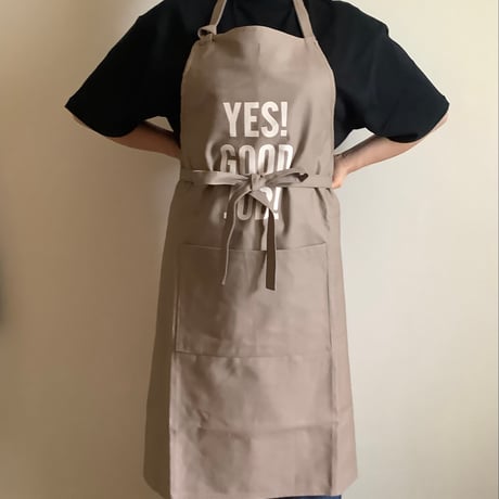 DRESSSEN PRSB1 THE PROFESSIONAL APRON“ YES！GOOD JOB！(SMOKY BEIGE)※首の紐をお好きな位置で結んで固定できます