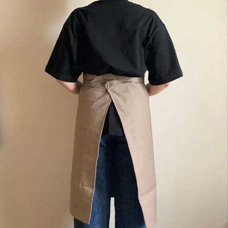 DRESSSEN PRSB1 THE PROFESSIONAL APRON“ YES！GOOD JOB！(SMOKY BEIGE)※首の紐をお好きな位置で結んで固定できます