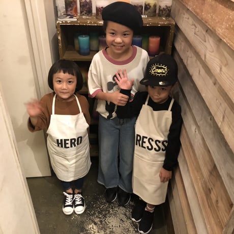 👦👧DRESSSEN KD 8 KIDS APRON "DRESSSEN"(キッズエプロンです。