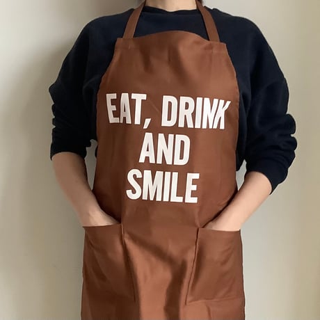 WPB11  DAY USE W POCKET “EAT,DRINK AND SMILE (生成りロゴ) 🌟8月再入荷します
