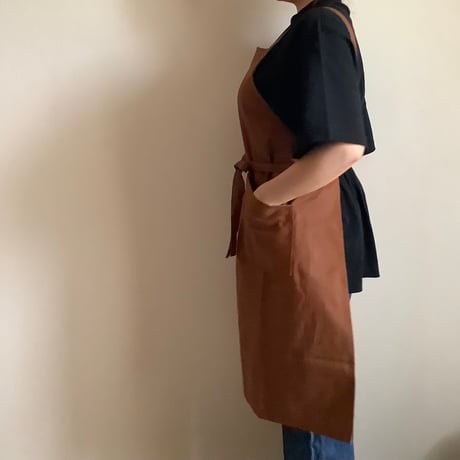 [新型] NEW X–STYLE APRON (BROWN COLOR)※背中でクロスさせて着用いただくエプロンです。