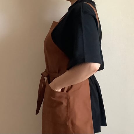 [新型] NEW X–STYLE APRON (BROWN COLOR)※背中でクロスさせて着用いただくエプロンです。