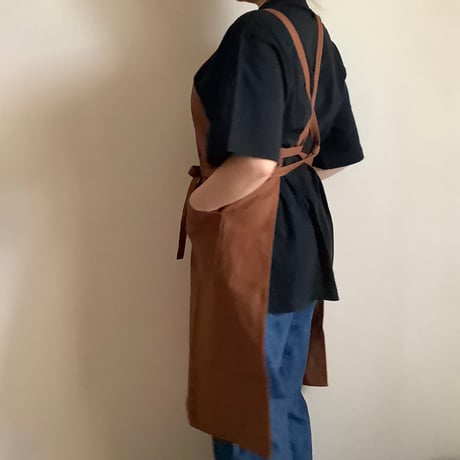 [新型] NEW X–STYLE APRON (BROWN COLOR)※背中でクロスさせて着用いただくエプロンです。