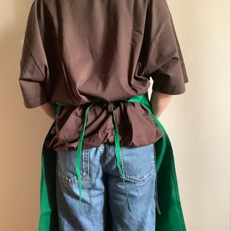 WPY4   DAY USE W POCKET  APRON   “STAY HUNGRY” BOTTLE GREEN COLOR