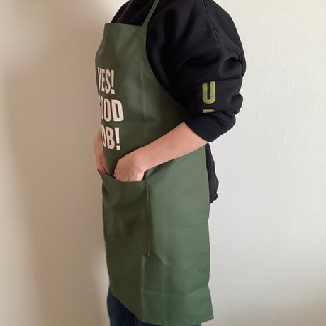 🌟再入荷しました。　DRESSSEN DR(GR)2 ”“YES！ GOOD JOB！“APRON (生成りロゴ)  GREEN  COLOR