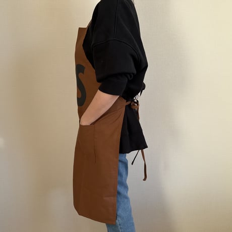 WPB1 DAY USE W POCKET  APRON   “YES”