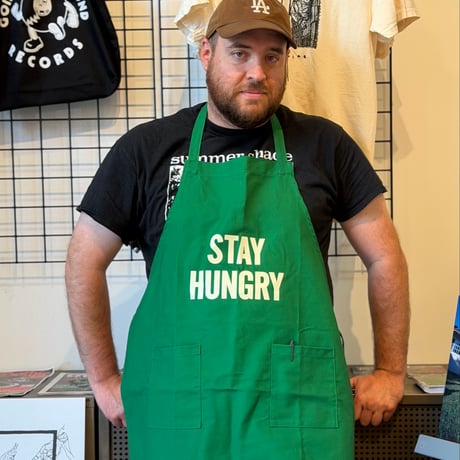 WPY4   DAY USE W POCKET  APRON   “STAY HUNGRY” BOTTLE GREEN COLOR