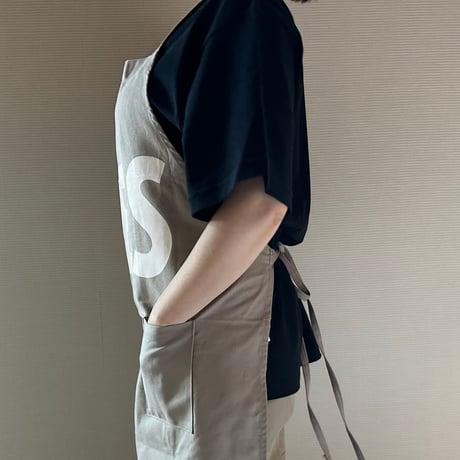 WPSB1  DAY USE W POCKET  APRON   YES (※裏側にNO THANK YOUのプリントがあります) SMOKY BEIGE