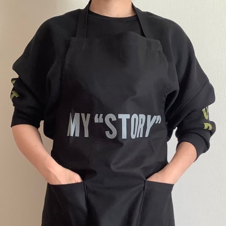 WPABLK5  DAY USE W POCKET  APRON   “MY“STORY”(BLACKCOLOR  )