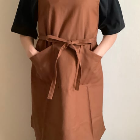 [新型] NEW X–STYLE APRON (BROWN COLOR)※背中でクロスさせて着用いただくエプロンです。