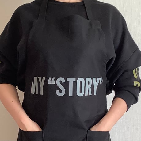WPABLK5  DAY USE W POCKET  APRON   “MY“STORY”(BLACKCOLOR  )