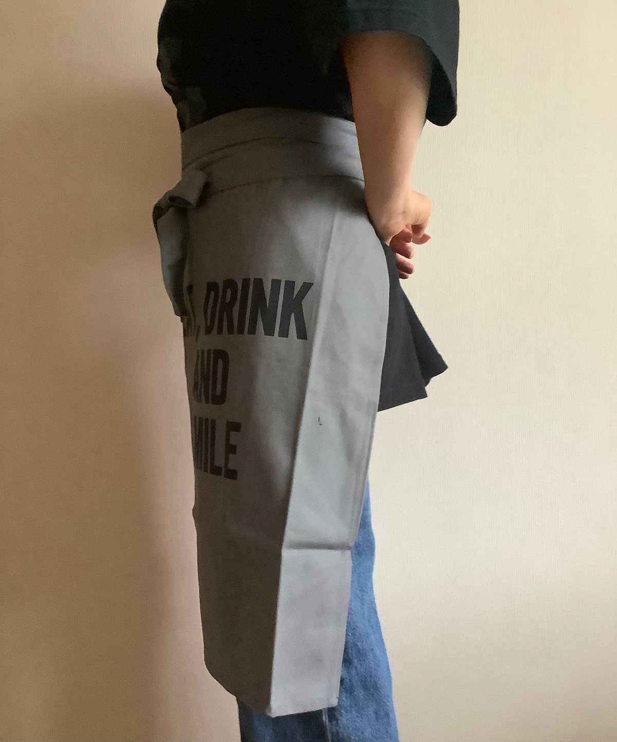 LOWER WALL LONG APRON “EAT,DRINK AND SMILE”(