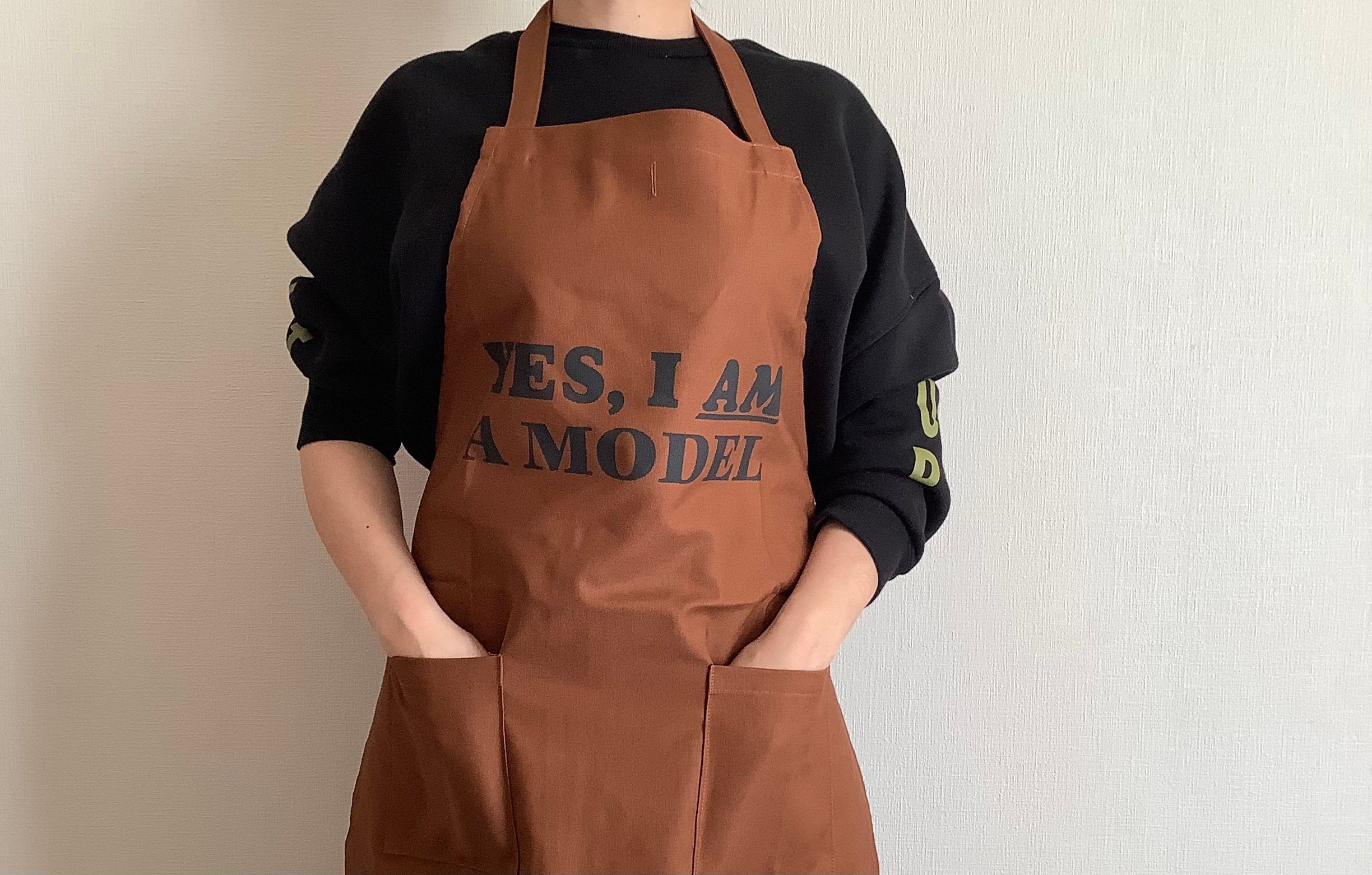 DOUBLE POCKET APRON “YES、I AM A MODEL”※正面に二つのポケットが