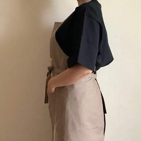 DRESSSEN PRSB1 THE PROFESSIONAL APRON“ YES！GOOD JOB！(SMOKY BEIGE)※首の紐をお好きな位置で結んで固定できます