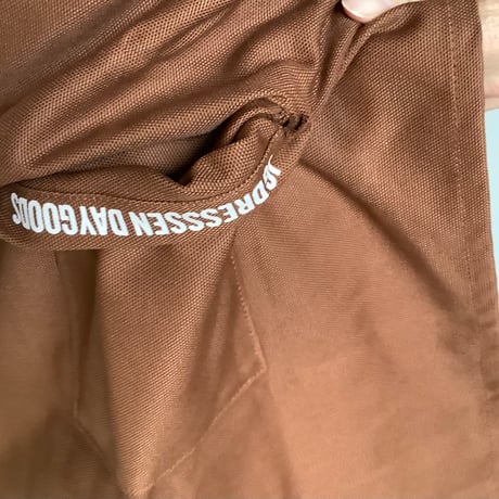 WPB9   DAY USE W POCKET “TODAY‘S SPECIAL COFFEE” (生成りロゴ)