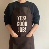 DR(DB)2 “YES！ GOOD JOB！“APRON (生成りロゴ)  DARK BROWN  COLOR