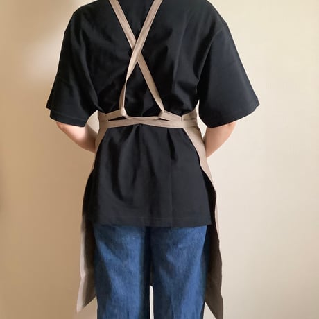 [新型] NEW X–STYLE APRON (SMOKY BEIGECOLOR)※背中でクロスさせて着用いただくエプロンです。