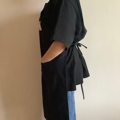 WPDN6   DAY USE W POCKET  APRON   “EAT,DRINK AND SMILE  DARK NAVY