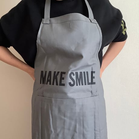 DRVG11 REVERSIBLE  APRON“MAKE BEAUTIFUL/MAKE SMILE(リバーシブルエプロン)
