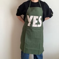 DR(GN)1 ADULT APRON  “YES” ※生成りロゴ　“GREEN COLOR 🌟10月24日(土曜日)に再入荷します。今しばらくお待ちください