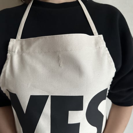 ADULT APRON #1 " YES" (裏側にNO THANKYOU プリントがあります)