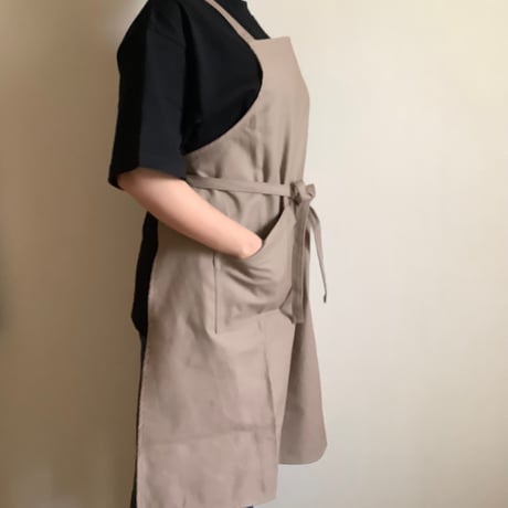 [新型] NEW X–STYLE APRON (SMOKY BEIGECOLOR)※背中でクロスさせて着用いただくエプロンです。