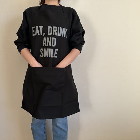 DR(BLK)3  “EAT, DRINK AND SMILE” ”APRON  BLACK COLOR ※GREYロゴ