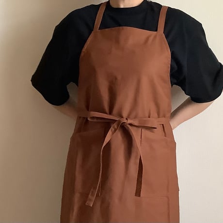 [新型] NEW X–STYLE APRON (BROWN COLOR)※背中でクロスさせて着用いただくエプロンです。