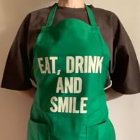 🌸新発売　WPG3 DAY USE W POCKET  APRON   “EAT、DRINK AND SMILE“  BOTTLE GREEN COLOR