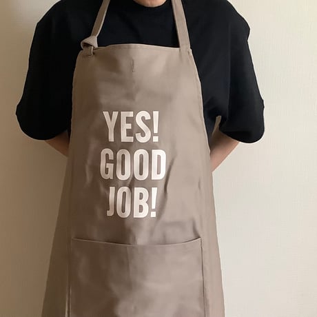 DRESSSEN PRSB1 THE PROFESSIONAL APRON“ YES！GOOD JOB！(SMOKY BEIGE)※首の紐をお好きな位置で結んで固定できます