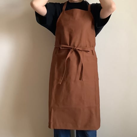 [新型] NEW X–STYLE APRON (BROWN COLOR)※背中でクロスさせて着用いただくエプロンです。