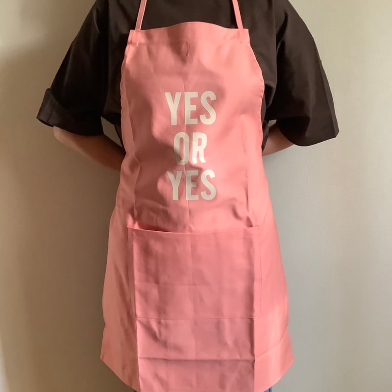 🌸[新発売] DR(PK)6 ”YES OR YES“ APRON (生成りロゴ)PINK