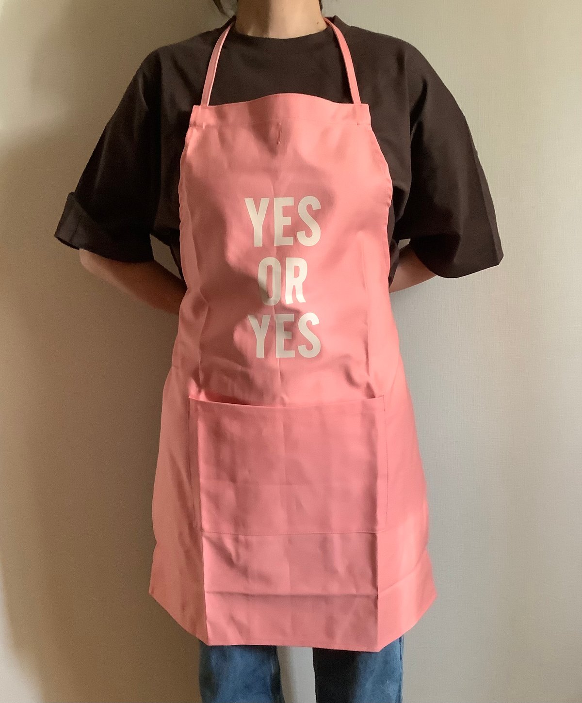 🌸[新発売] DR(PK)6 ”YES OR YES“ APRON (生成りロゴ)PINK