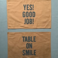 REVERSIBLE PLACE MAT REVMBR2“YES！GOOD JOB！/TABLE ON SMILE (BROWN  COLOR)