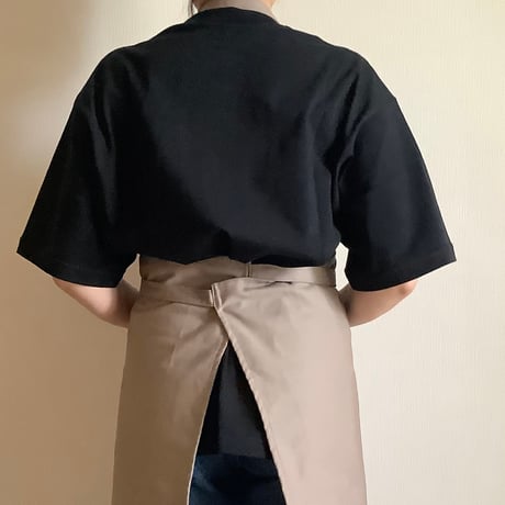 DRESSSEN PRSB1 THE PROFESSIONAL APRON“ YES！GOOD JOB！(SMOKY BEIGE)※首の紐をお好きな位置で結んで固定できます
