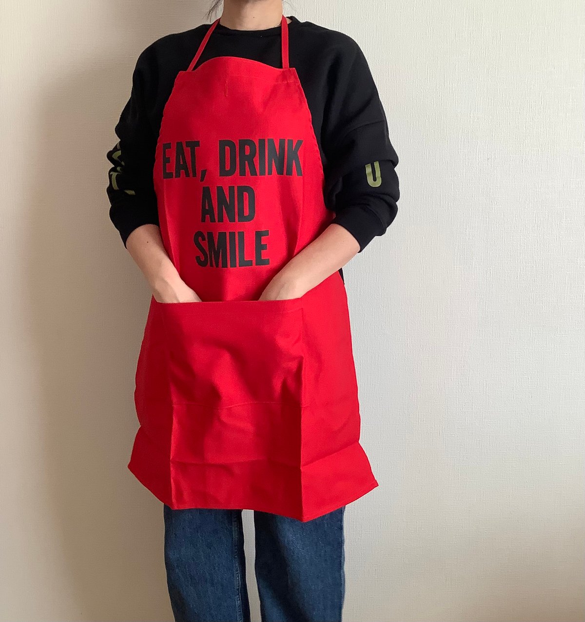 ADULT APRON “EAT,DRINK AND SMILE” RED COLOR