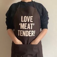 DR(DB)5  ”LOVE “MEAT” TENDER “APRON (生成りロゴ)  DARK BROWN COLOR