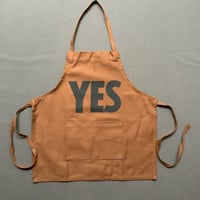 👶BABY KIDS APRON YES(ベイビーキッズエプロンです。)  ※BROWN  COLOR