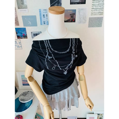 63ネックレスプリントTシャツ