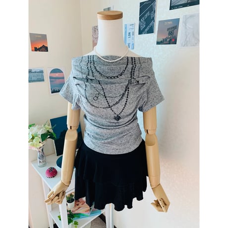 63ネックレスプリントTシャツ