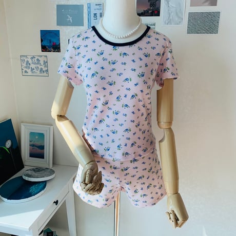 19フラワー配色Tシャツ