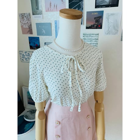 40モノ小花柄リボンTシャツ