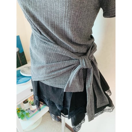 33コモアシンメトリーラップTシャツ