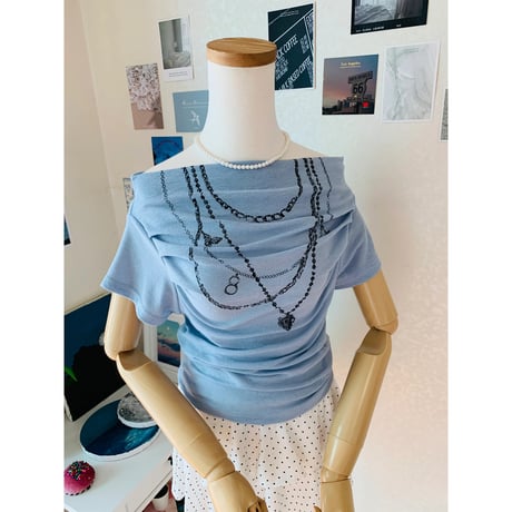 63ネックレスプリントTシャツ