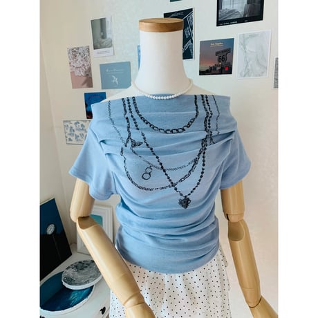 63ネックレスプリントTシャツ