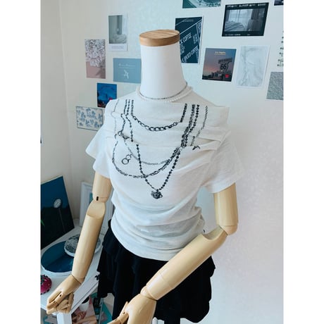 63ネックレスプリントTシャツ