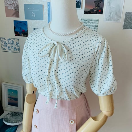 40モノ小花柄リボンTシャツ