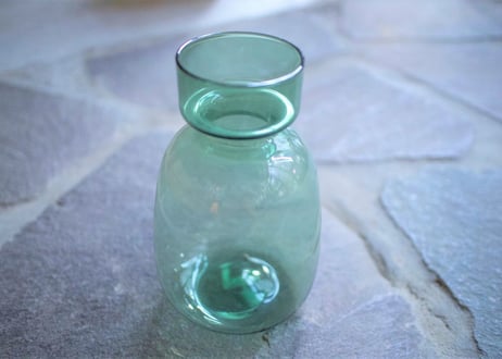 お花をお部屋に飾る贅沢をお手伝い＊GLASSバルブベース　クリアグリーン