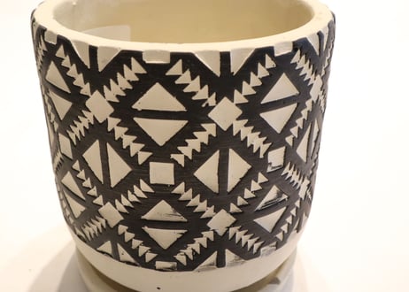 White&Black pot A