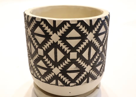 White&Black pot A